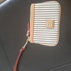 DOONEY & BOURKE  Wristlet